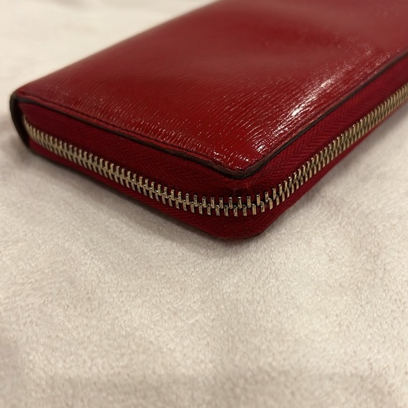 Authentic Gucci Interlocking Heart Zip Wallet - Picture 5 of 11